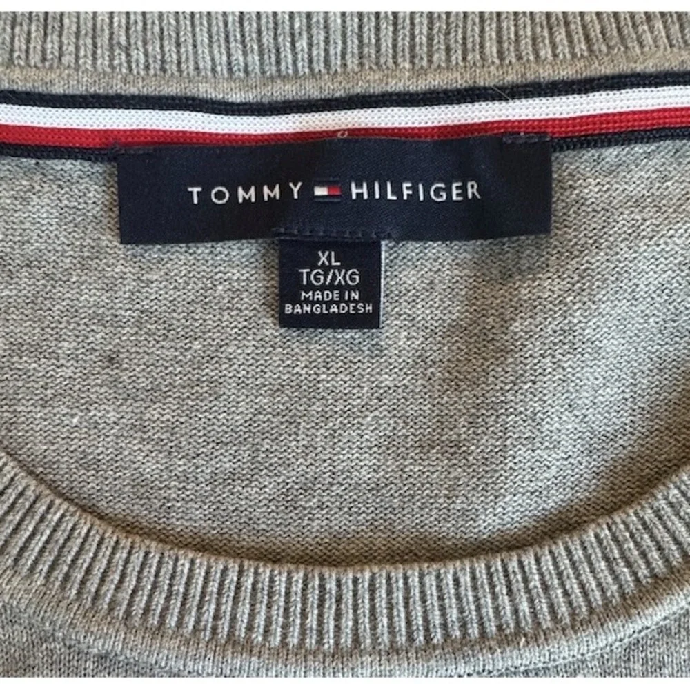 Tommy Hilfiger Grey Terrier Graphic Crewneck Sweater Women's Size Medium - Picture 2 of 3